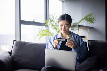 Should You Buy Mastercard Stock Before the Investor Update?: https://g.foolcdn.com/editorial/images/867314/a-person-making-an-online-purchase-2.jpg