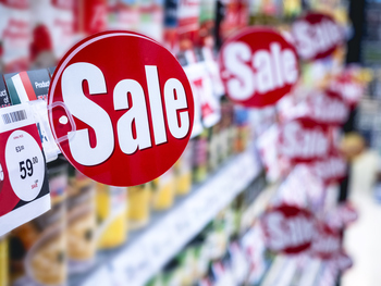 Kraft Heinz Was a Rare Buffett Blunder. Now Berkshire's New Boss Looks Ready to Move On.: https://g.foolcdn.com/editorial/images/866557/sale-shopping-store-retail-1.jpg