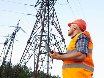Duke vs. Dominion: Which Dividend-Paying Utility Stock Pays You Better in the Long Run?: https://g.foolcdn.com/editorial/images/865069/power-line-worker.jpg