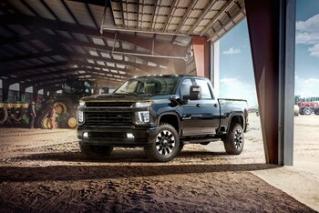 GM Is Cranking Up U.S. Investments Again. This Time, It's Great News.: https://g.foolcdn.com/editorial/images/870835/2021-chevrolet-silveradohd-carhartt-special-edition-001.jpg