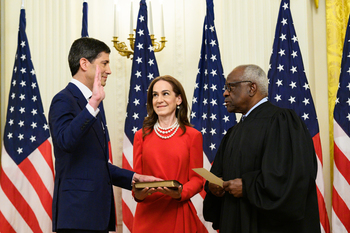 3 Ways Kevin Warsh Aims to Reshape the Federal Reserve -- and They Can All Decimate Wall Street: https://g.foolcdn.com/editorial/images/872130/kevin-warsh-swearing-in-wh-photo-justice-clarence-thomas-daniel-torok.jpg