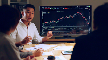 What's Next for Solana: $20, $120, or $250?: https://g.foolcdn.com/editorial/images/854485/investors-presents-to-peers.jpg