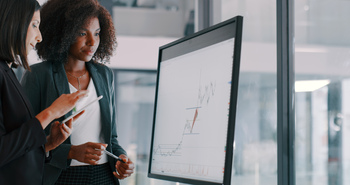 2 of Robinhood's Top 10 Stocks Are Best Buys According to Wall Street: https://g.foolcdn.com/editorial/images/856076/trader-investor-chart-graph-screen-woman-market-exchange.jpg