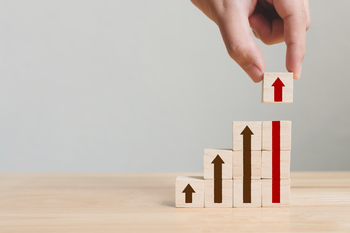 Energy Transfer Just Can't Stop Adding Fuel to its Growth Engine: https://g.foolcdn.com/editorial/images/856701/a-hand-putting-a-block-with-an-arrow-on-it-on-top-of-a-rising-stack-of-blocks.jpg