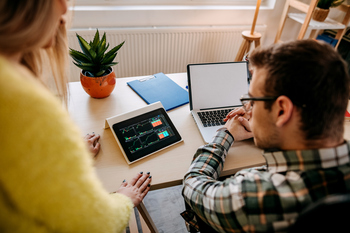 Which Is the Better Vanguard ETF to Buy? MGK vs. VOO: https://g.foolcdn.com/editorial/images/856156/analyst-home-investor-stocks-trends.jpg