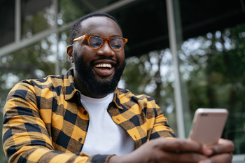 The Ultimate Dividend Stock to Buy With $1,000 Right Now: https://g.foolcdn.com/editorial/images/855080/a-person-smiles-as-they-look-at-their-cell-phone.jpg