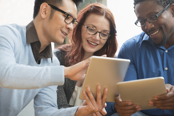 Billionaire Philippe Laffont Just Dumped CoreWeave and Opened a Position in a Stock That Soared Nearly 50% in January.: https://g.foolcdn.com/editorial/images/857001/gettyimages-three-business-people-use-tablets.jpg