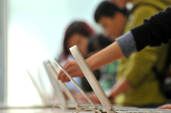 New Research Says: Apple Could Be Safe From AI Bubble Fears: https://g.foolcdn.com/editorial/images/856932/people-shopping-at-computer-store-laptops-1200x797-bfe2eb8.jpg