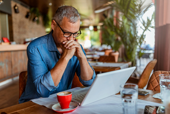 3 Red Flags Investors Should Consider Before Buying Oracle Stock: https://g.foolcdn.com/editorial/images/857459/an-investor-clasps-their-hands-looking-concerned-as-they-sit-at-a-table-in-front-of-a-computer-screen.jpg