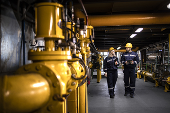 The Best Stocks to Invest $1,000 in Right Now: https://g.foolcdn.com/editorial/images/857214/oil-and-gas-workers-in-facility-getty.jpg