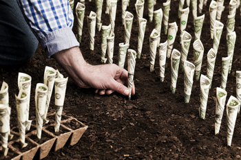 The Smartest Dividend Stocks to Buy With $2,000 Right Now: https://g.foolcdn.com/editorial/images/857217/22_08_22-a-hand-planting-money-in-the-ground-to-show-long-term-investing-growth-_mf-dload.jpg