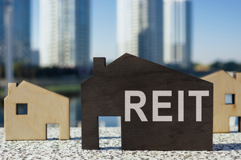 Forget Medical Properties Trust: This High‑Quality Healthcare Landlord Is the Safer Dividend Play: https://g.foolcdn.com/editorial/images/854865/gettyimages-1357648499.jpg
